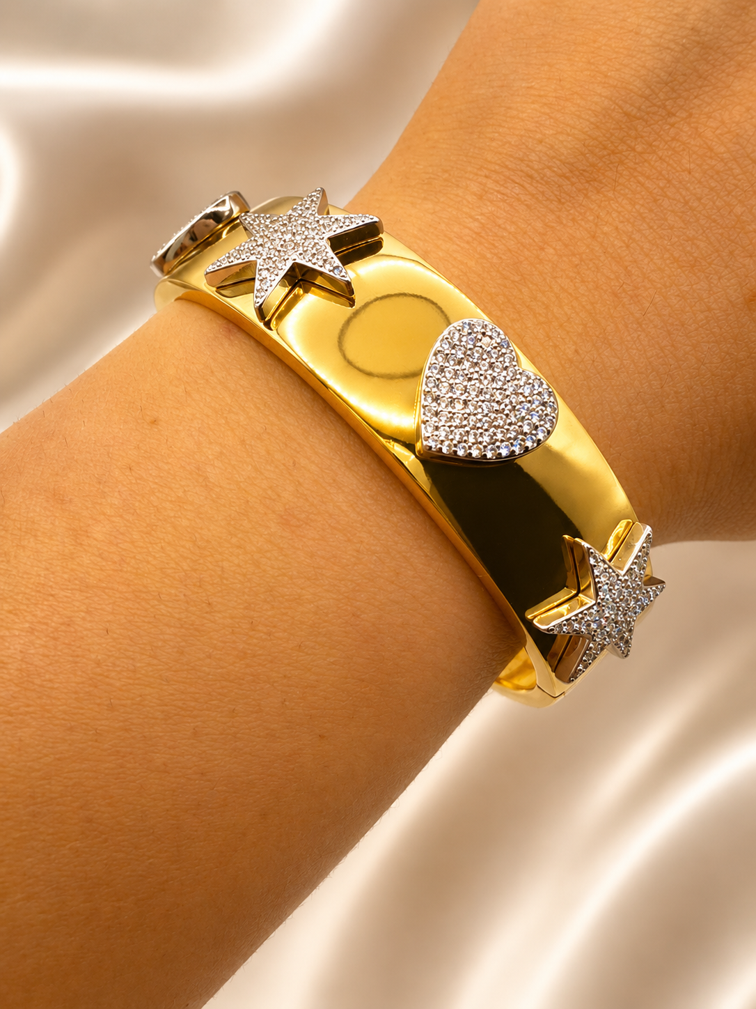 BRACCIALE RIGIDO STELLE E CUORI